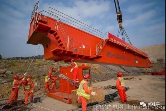 大藤峡水利枢纽：三千工人坚守岗位向祖国母亲献礼