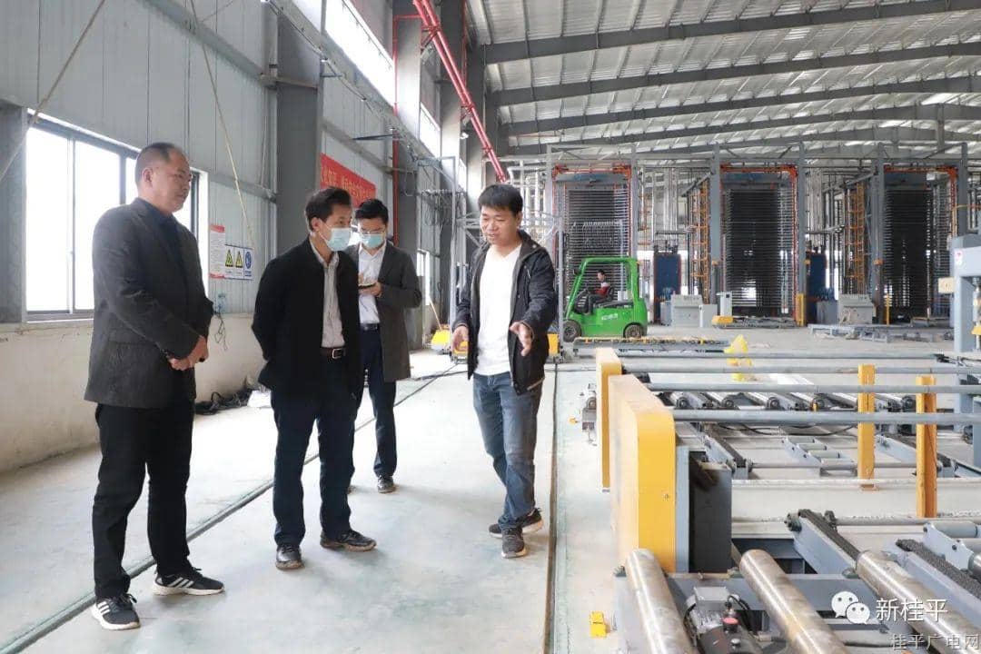 黄创优到蒙圩镇、社坡镇调研园区项目建设、安全生产、疫情防控、交通安全、森林防火等工作