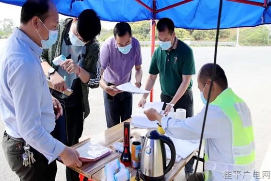 桂平市综合查访组第二小组到南区高速路出口督查疫情防控措施落实情况