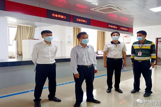 黄创优到行政服务大厅调研我市优化营商环境工作