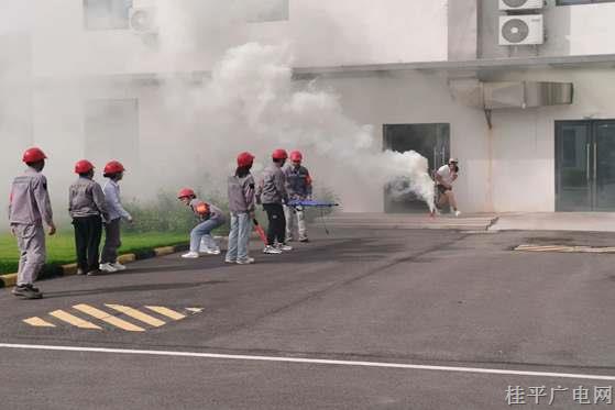 桂平工业园区管理委员会开展2024年“安全生产月”安全宣传培训暨应急逃生疏散演练活动