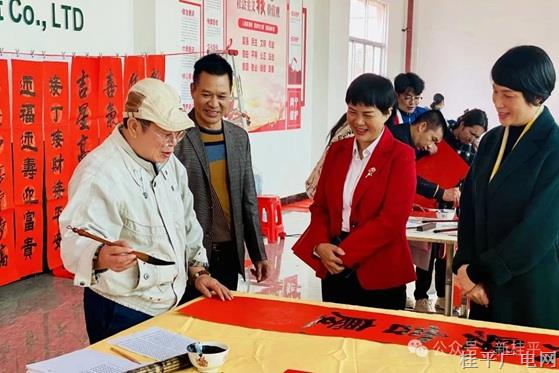 市总工会举办“送万福·进万家”书法公益活动